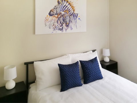 Large 5-Bedroom House With Wifi & Netflix Close To Taronga Western Plains Zoo - Hotel NSW 2