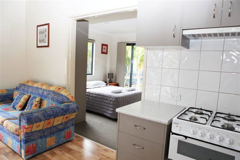 Lazy Acres Caravan Park - Hotel NSW 2