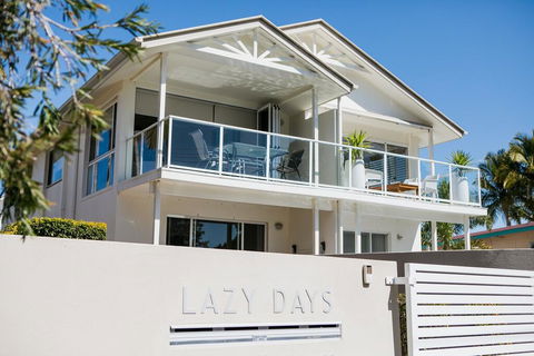 Lazy Days - Hotel NSW 3