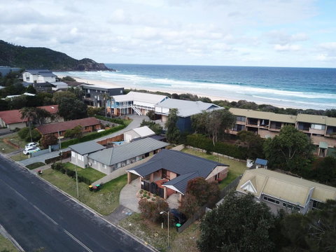 LIFES A BEACH 1 - Hotel NSW 0