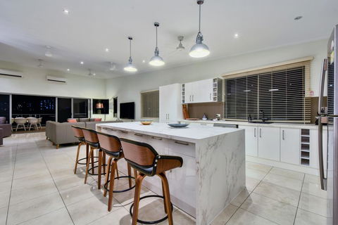 Luxury Darwin City Lights Jacuzzi Central Location Large House New Furnishings - Hotel NSW 2