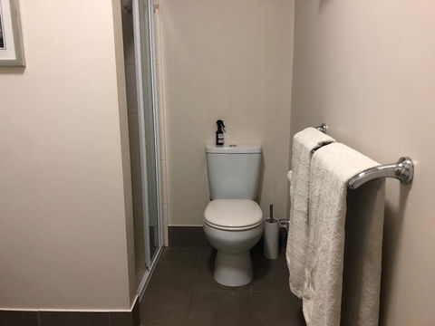 Luxury Room 15mins From Wagga's CBD - Hotel NSW 3