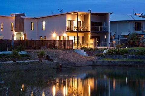 Marina Views Townhouse - Hotel NSW 2
