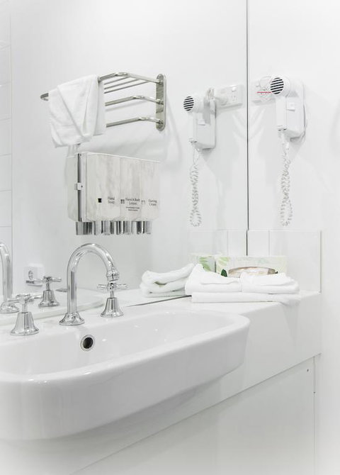 Miami Hotel Melbourne - Hotel NSW 3