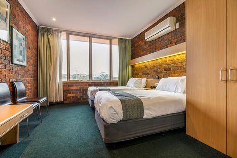 Millers Inn - Hotel NSW 3