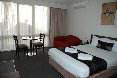 Mitchell On Main - Hotel NSW 1