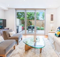 Modern apartment with large courtyard and short walk to Bondi Beach - Hotel NSW