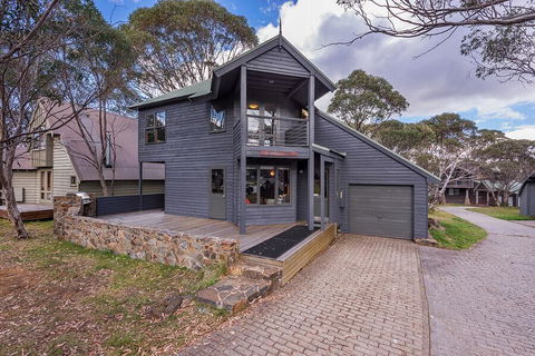 Montane - Hotel NSW 0