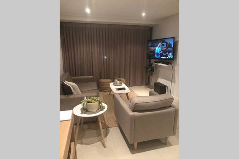 Mooloolaba Stylish & Comfortable Beachside Getaway - Privately Owned & Operated Independently From On-site Management - Hotel NSW 1