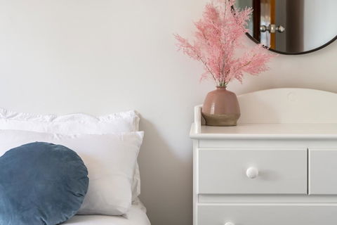 Moonah House-10 Mins To CBD & MONA, 4BR, 2 BATH, Great View, Park 3 Cars, Sleep 11, King Bed, En-suite - Hotel NSW 1