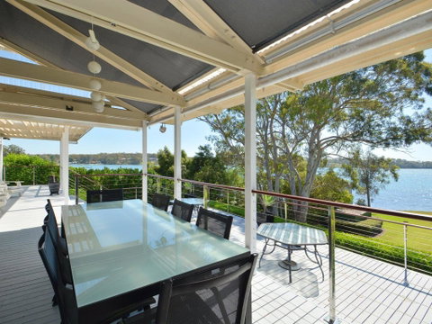 Morisset Bay Waterfront Views Lake House Looking Over Trinity Marina - Hotel NSW 0