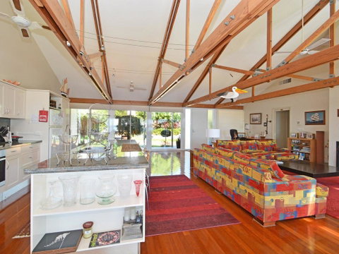 Morisset Bay Waterfront Views Lake House Looking Over Trinity Marina - Hotel NSW 2