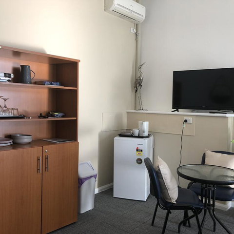 Motel Rooms At Morisset Serviced Apartments - Hotel NSW 3