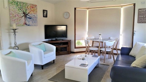 Must Love Dogs B&B & Self Contained Cottage - Hotel NSW 3
