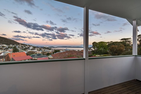 Serpentine Rose - Hotel NSW 17