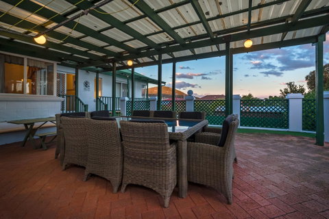 Serpentine Rose - Hotel NSW 16