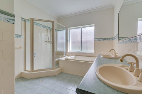 Serpentine Rose - Hotel NSW 14