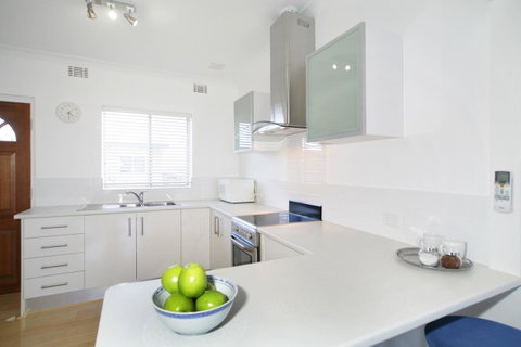 Summer Breeze - Holiday Or Business Apartment - Hotel NSW 4