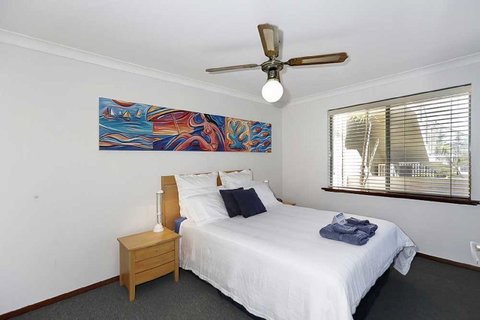 Beachfront @ Scarbs - Hotel NSW 9