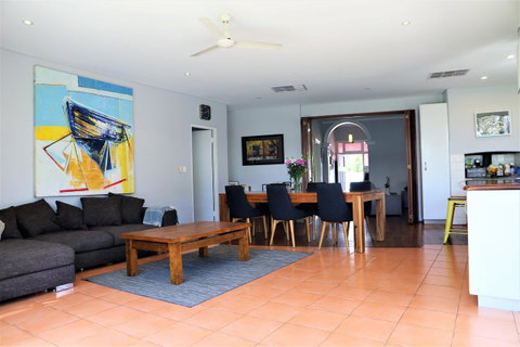 Fremantle Heritage Home For You To Enjoy! - Hotel NSW 12