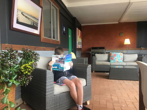 Esperance Central Accommodation - Hotel NSW 5