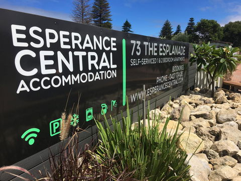 Esperance Central Accommodation - Hotel NSW 4