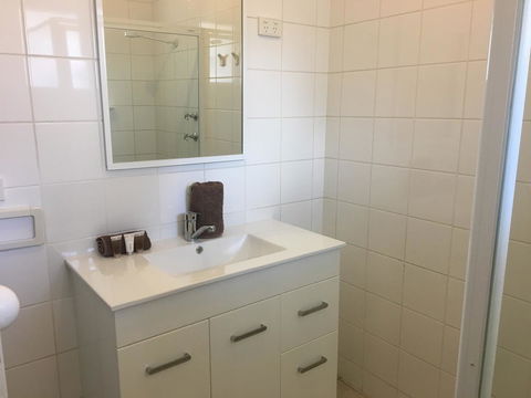 Esperance Central Accommodation - Hotel NSW 10