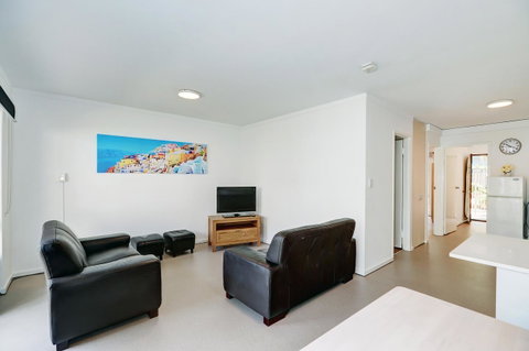 West Beach Lagoon 206 - Sleeps Three! Value!!! - Hotel NSW 12