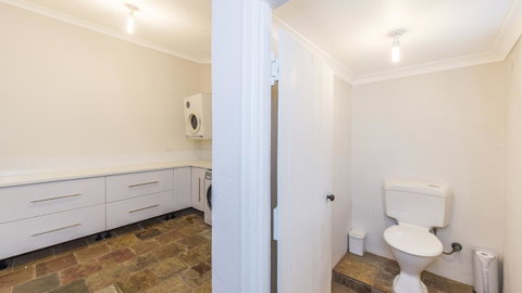 Leisurely Manor - Spacious Three Bedroom Home In Fremantle - Hotel NSW 12