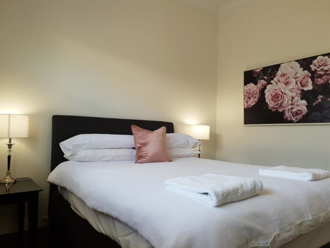 Leisurely Manor - Spacious Three Bedroom Home In Fremantle - Hotel NSW 2