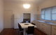 Leisurely Manor - Spacious Three Bedroom Home In Fremantle - thumb 3