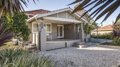 Leisurely Manor - Spacious Three Bedroom Home In Fremantle - Hotel NSW 16