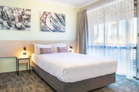 Book Wanneroo Accommodation Vacations Hotel NSW Hotel NSW