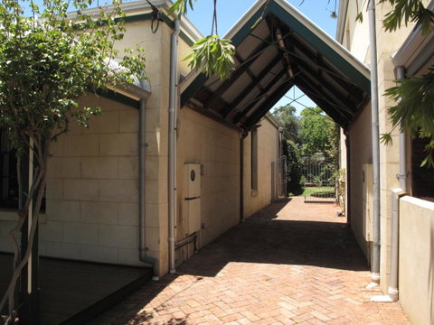 The Russell House - Hotel NSW 24