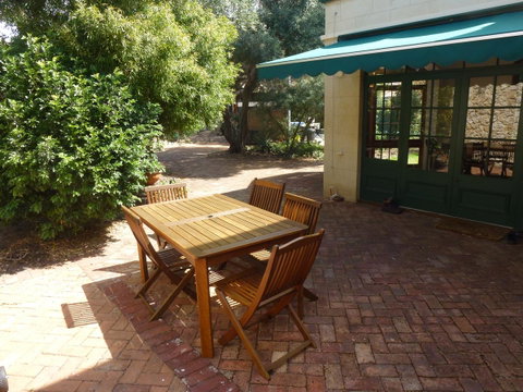 The Russell House - Hotel NSW 16