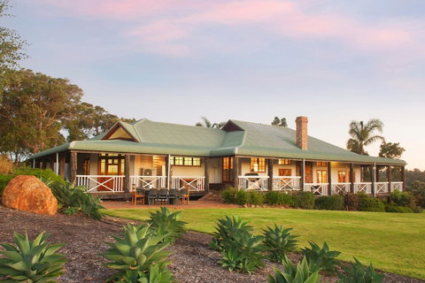 The Farmhouse - Hotel NSW 2