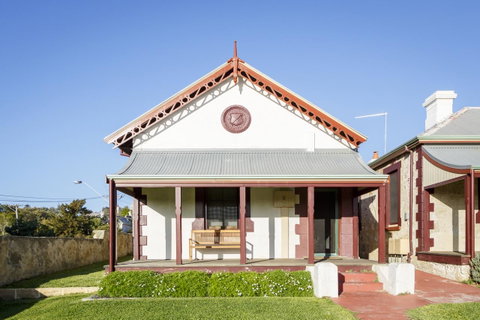 Fremantle Colonial Cottages - Hotel NSW 4