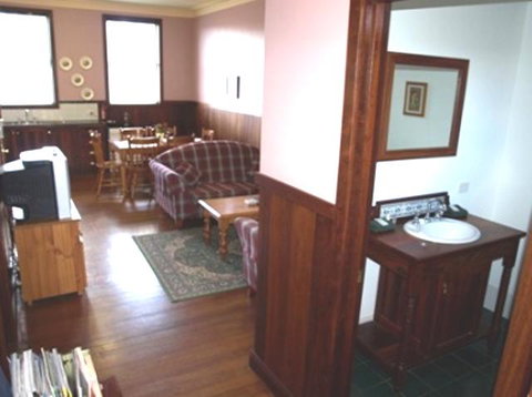Pemberton Old Picture Theatre Holiday Apartments - Hotel NSW 9