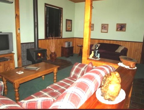 Pemberton Old Picture Theatre Holiday Apartments - Hotel NSW 21