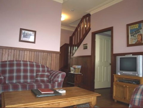 Pemberton Old Picture Theatre Holiday Apartments - Hotel NSW 6