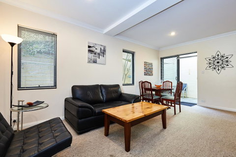 Fremantle Townhouse Unit 4 - Hotel NSW 5
