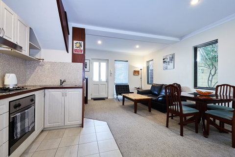 Fremantle Townhouse Unit 4 - Hotel NSW 6