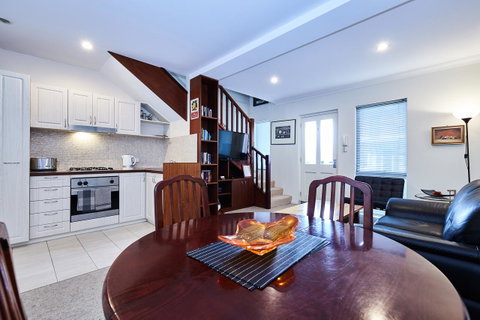 Fremantle Townhouse Unit 4 - Hotel NSW 4