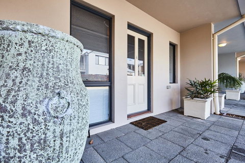 Fremantle Townhouse Unit 4 - Hotel NSW 3