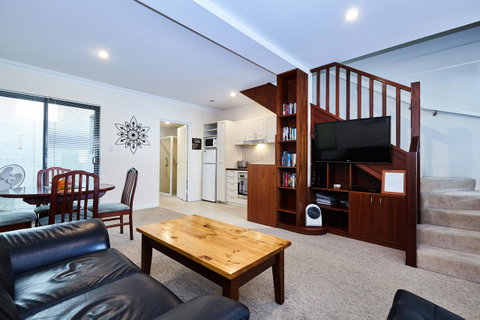 Fremantle Townhouse Unit 4 - Hotel NSW 2