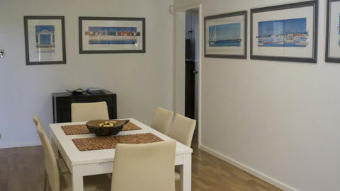Relax, Bright & Airy Garden Villa - Hotel NSW 6