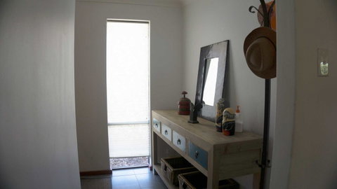 Relax, Bright & Airy Garden Villa - Hotel NSW 21