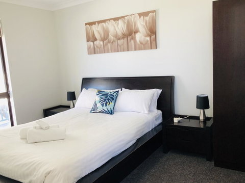 West Beach Lagoon 213 - Corner Unit! - Hotel NSW 4