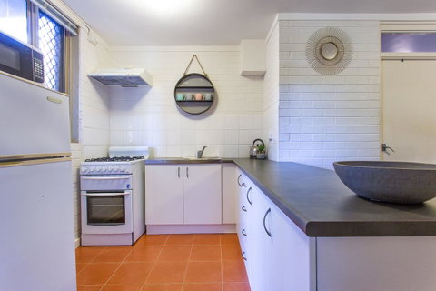Fremantle Coastal Stay - 1 Bedroom Central Apartment - Hotel NSW 3