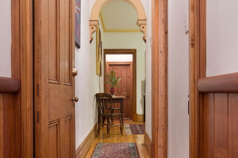 Annie's Victorian Terrace Accommodation Fremantle - Hotel NSW 3